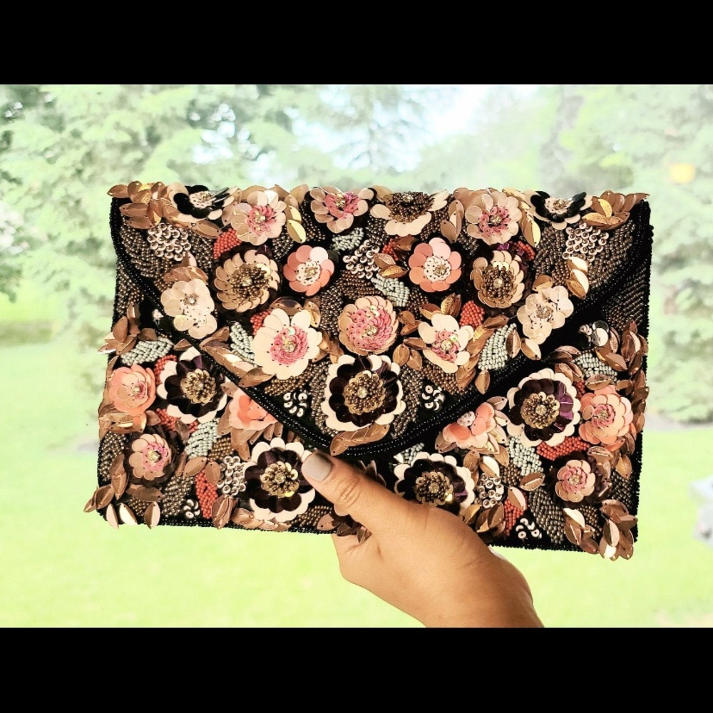 NWOT Hand beaded floral clutch - Picture 7 of 10